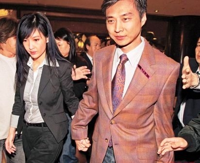 倪震自爆婚戒4000港元 專欄大贊周慧敏像天使