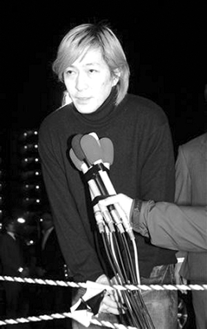 小室哲哉保釋后生活潦倒 淪為“跑腿小弟”(圖)