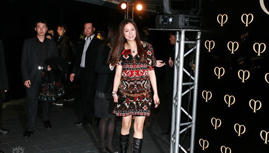 �D�ģ�����俴󸹱��������--����俬F��