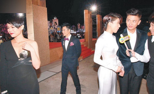 圖:黃宗澤偷看前女友胡杏兒