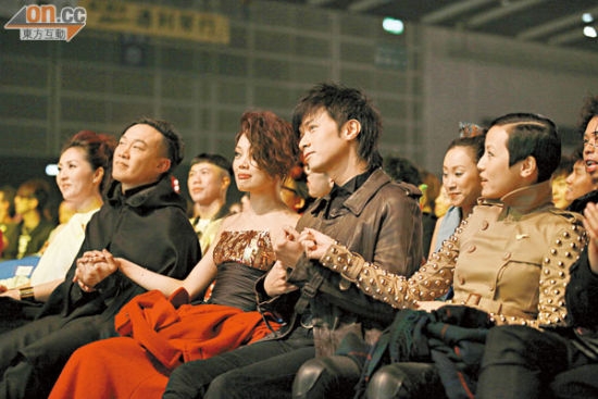 何韻詩、古巨基、容祖兒、陳奕迅與楊千嬅今年元旦出席叱咤頒獎禮。